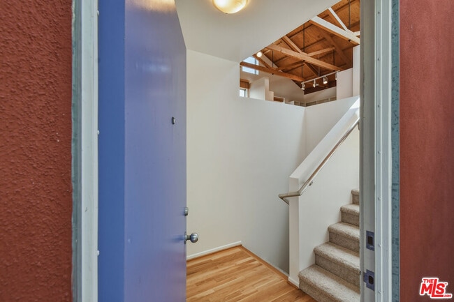 Building Photo - 656 Angelus Pl