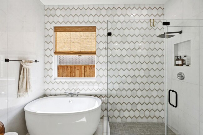 Building Photo - 20726 Via Giulia Ct