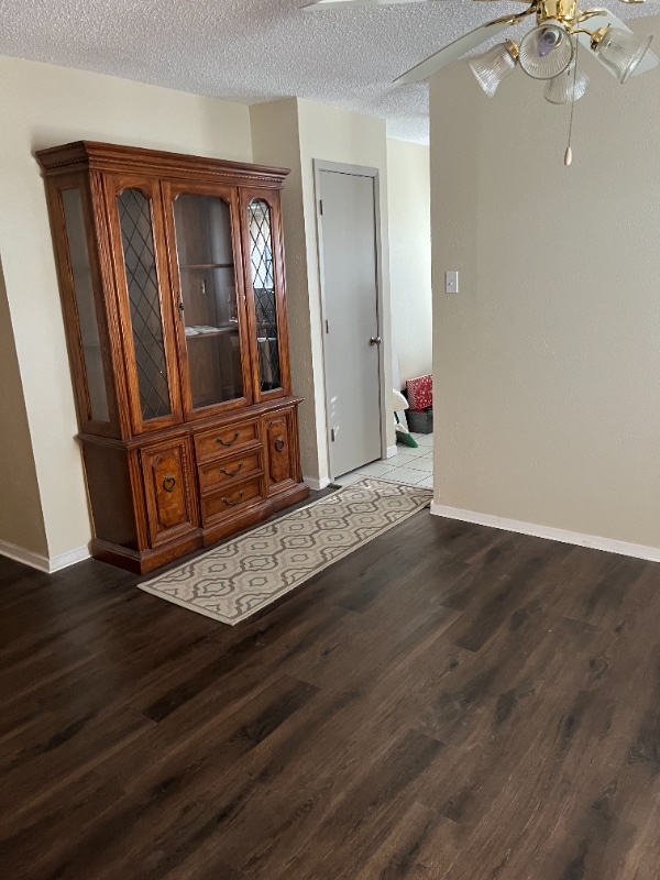 Building Photo - 2111 E Belt Line Rd