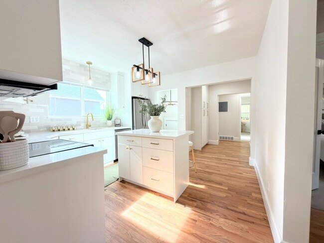 Building Photo - Beautiful Remodeled Home