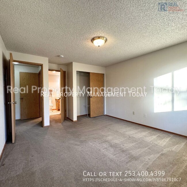 Building Photo - Great 2 Bedroom In Puyallup!