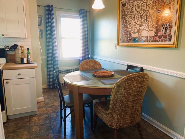 Building Photo - 739 E Walnut St