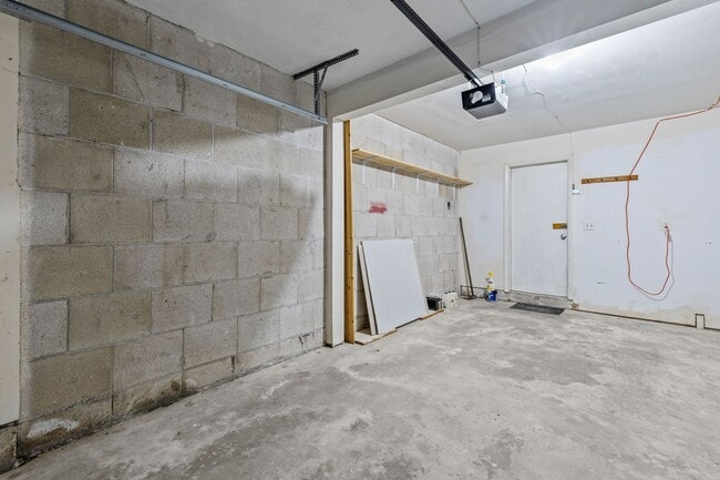 Building Photo - Beautiful 2-Bed, 2.5-Bath Home with Spacio...