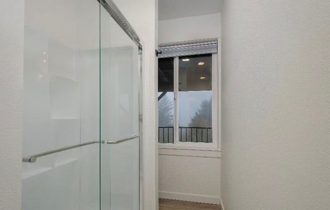 Building Photo - 645 SW 83rd Ave