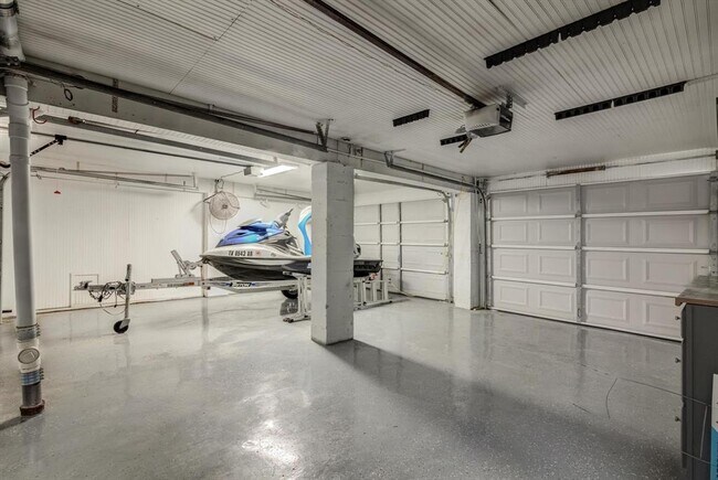 Building Photo - 1099 Redfish St