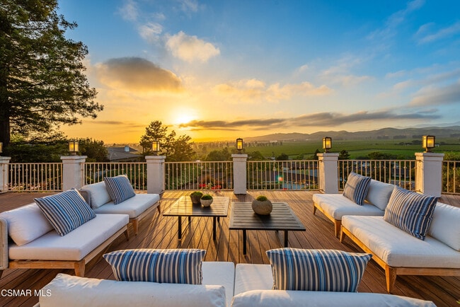 Building Photo - 1074 Deseo Ave