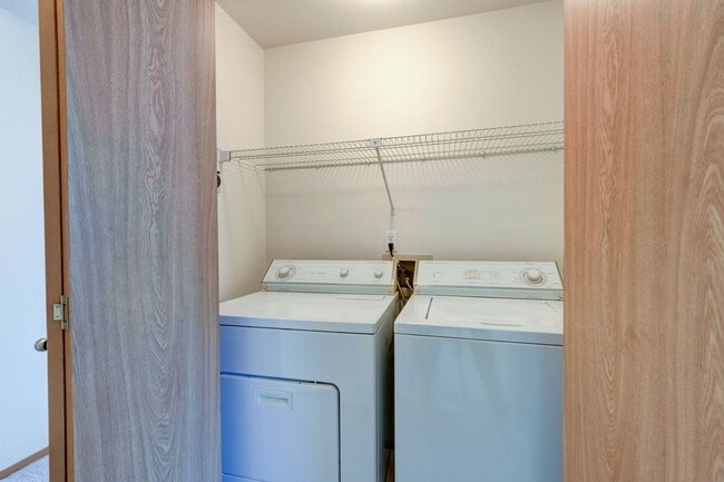 Building Photo - 2 Bed 2 Bath Point Of View Condo