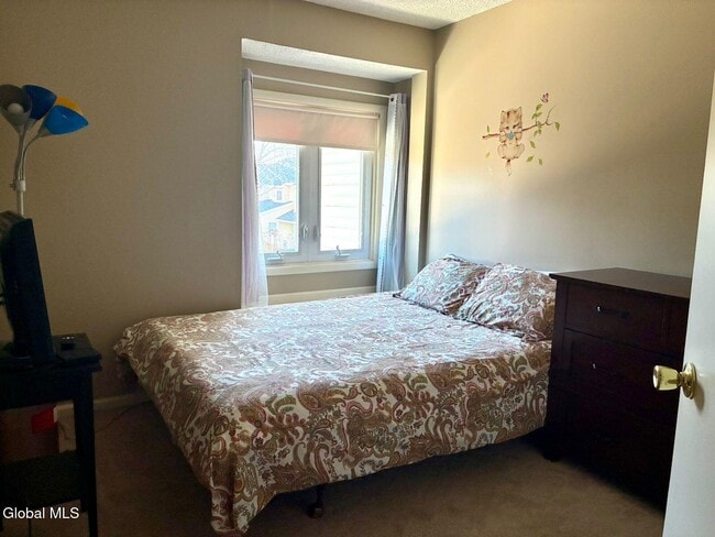 Building Photo - 13 Derby Dr