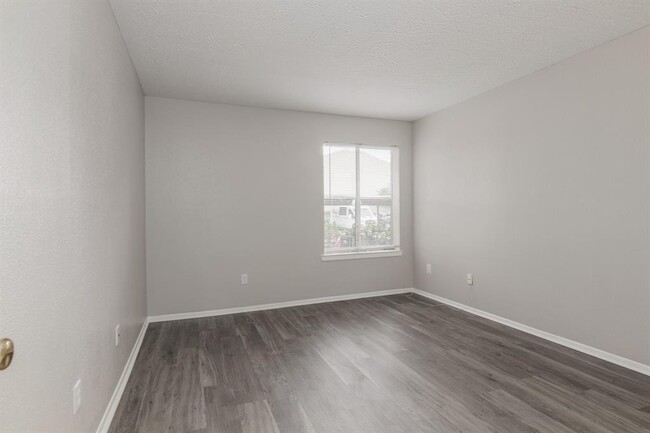Building Photo - 10555 Turtlewood Ct