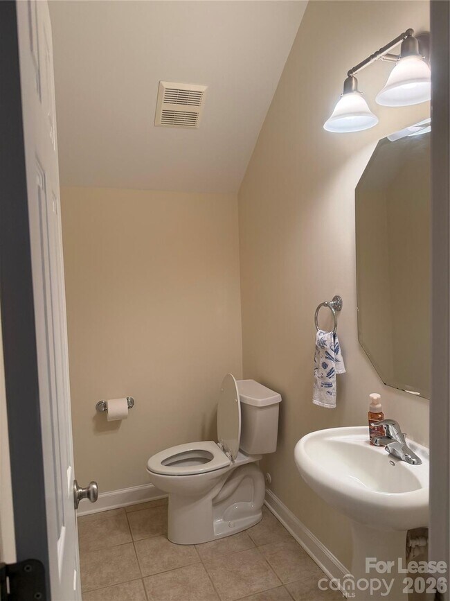 Building Photo - 9315 Rosalyn Glen Rd