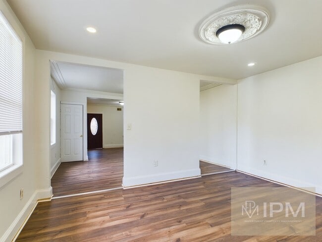 Building Photo - Spacious 4 Bedroom, 1 Bath Home in York, Pa!