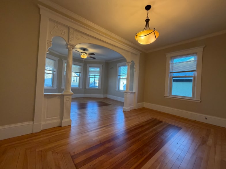 Building Photo - 320 Wood St