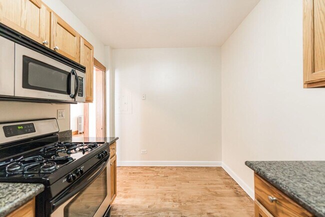 Building Photo - 3516 N Lawndale Ave