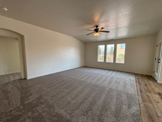 Building Photo - SPACIOUS HOME FOR RENT IN LITTLE VALLEY!