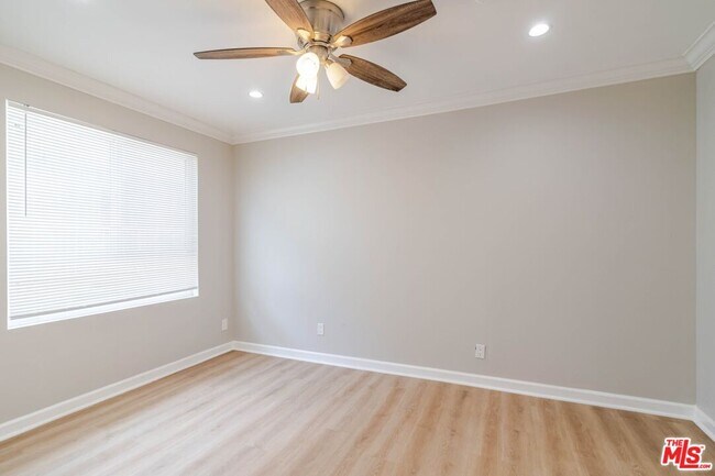 Building Photo - 10900 Blix St