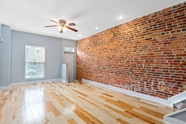 Building Photo - 3210 E Fairmount Ave