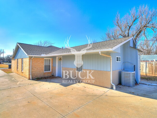 Building Photo - 211 E Harmon Dr
