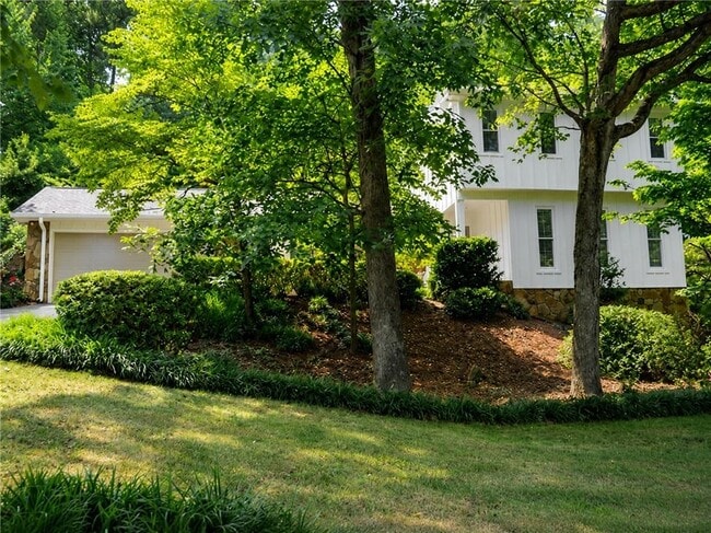 Building Photo - 3470 Clubland Dr