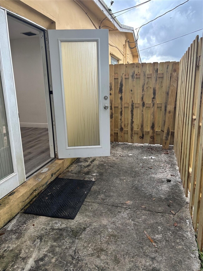 Building Photo - 351 N 70th Terrace