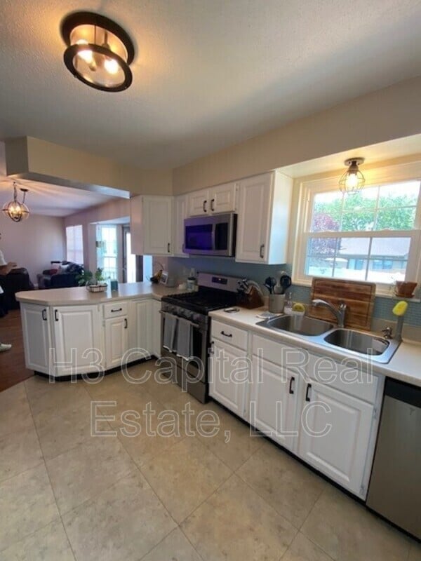 Building Photo - 111 Marmont Ct