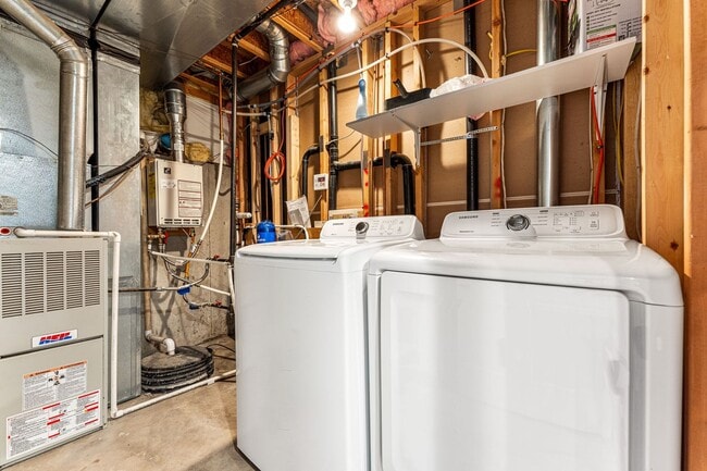 Building Photo - 4bed 4bath with fenced yard in Denver!