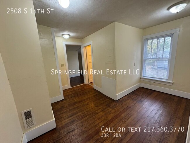 Building Photo - Spacious 3 Bed, 2 Bath Home with Balcony a...