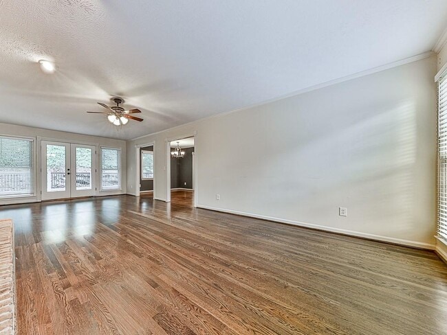 Building Photo - 63 Geraldine Dr SE