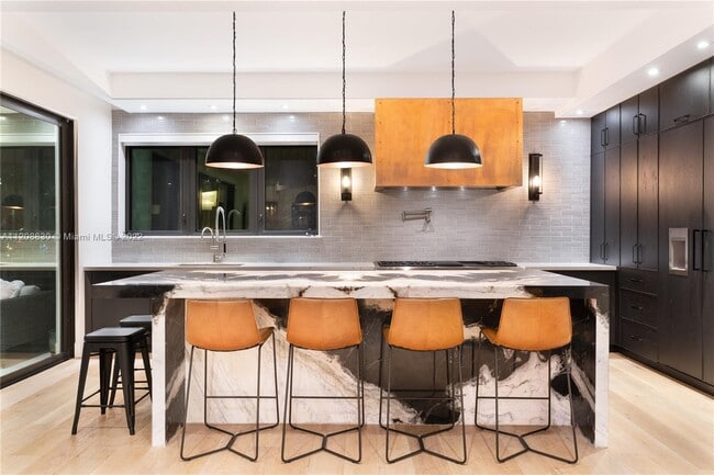 Building Photo - 2801 Flamingo Dr