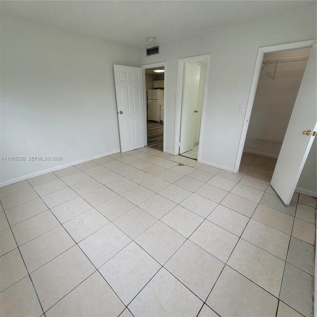 Building Photo - 5100 SW 41st St