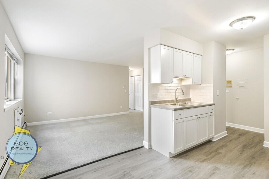 Building Photo - 3001 N Thatcher Ave