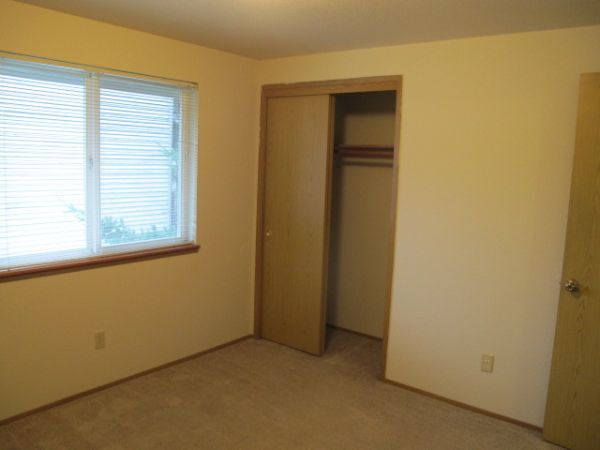 Bdrm & closet - 1908 W Casino Rd