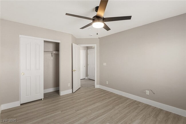 Building Photo - 2088 Overton Beach St