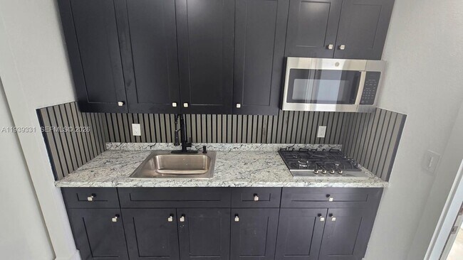 Building Photo - 265 W 53rd Terrace