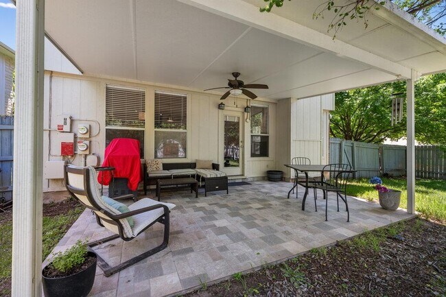Building Photo - 13400 Rossello Dr