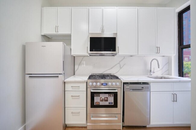 Building Photo - 0 bedroom in New York NY 10011