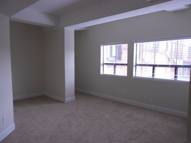 Building Photo - 1 Bedroom Apartment in Downtown Athens - S...