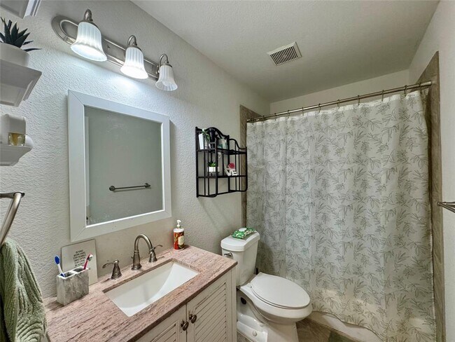 Building Photo - 1208 Leah Ln