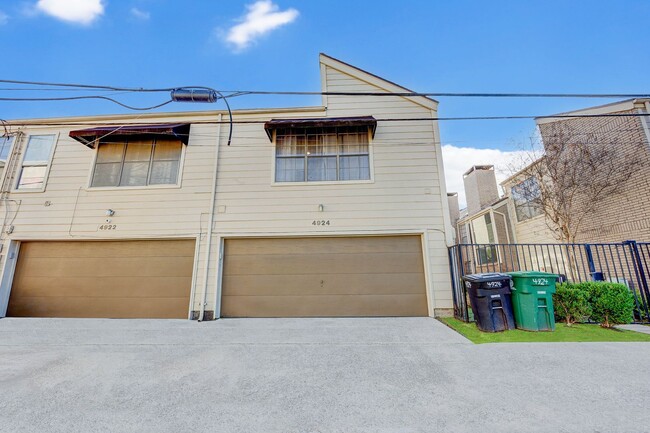 Building Photo - Nestled & Spacious Home 2-Bed/1.5 with Mod...