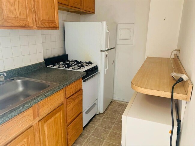 Building Photo - 10 Huron Ave