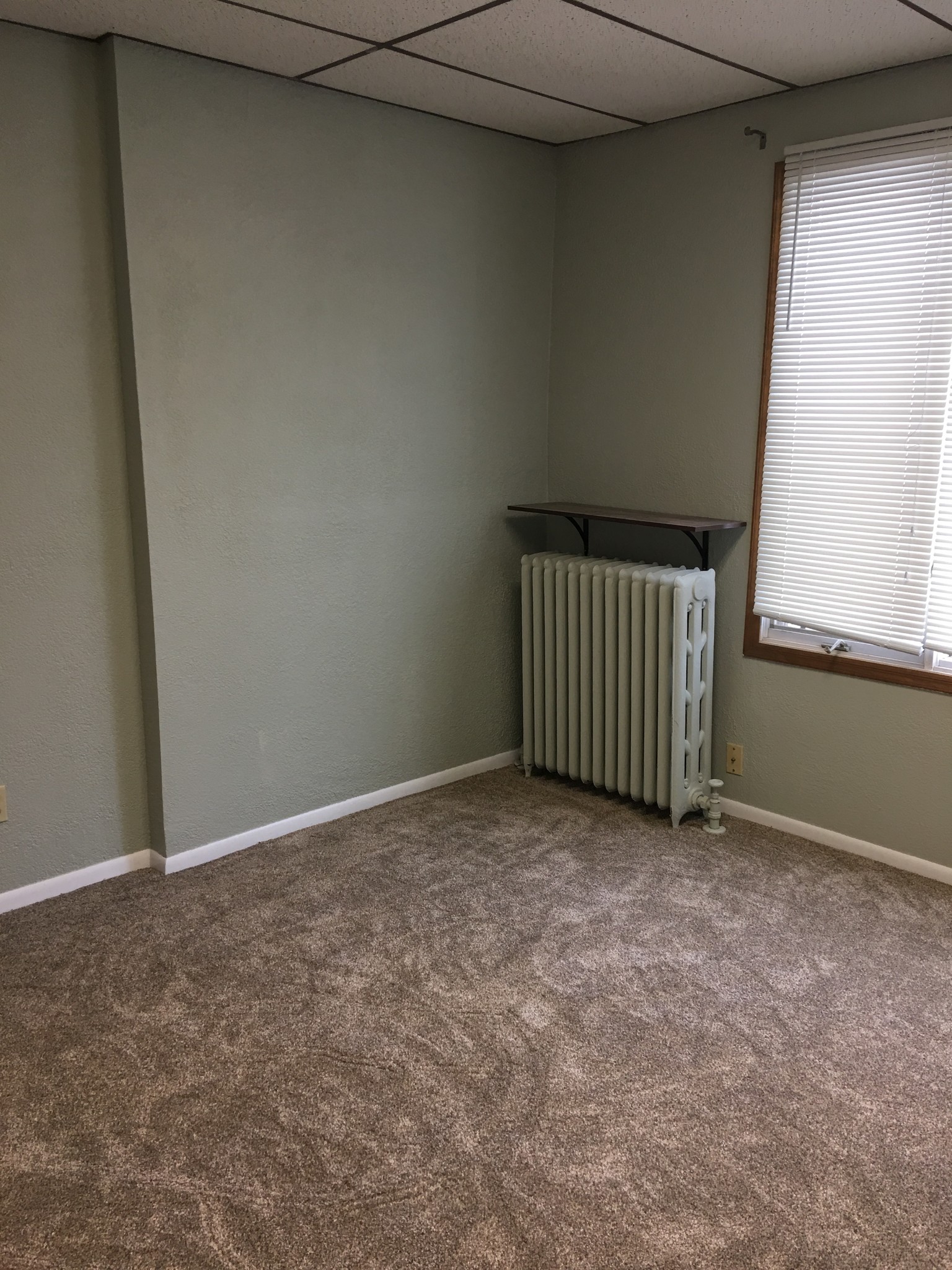 Front bedroom - 1826 E Superior St