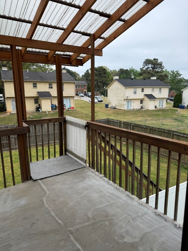 Building Photo - 557 Whitehall Ln