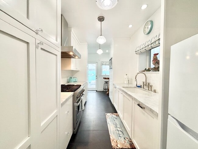 Building Photo - 3628 Ocean- MFR