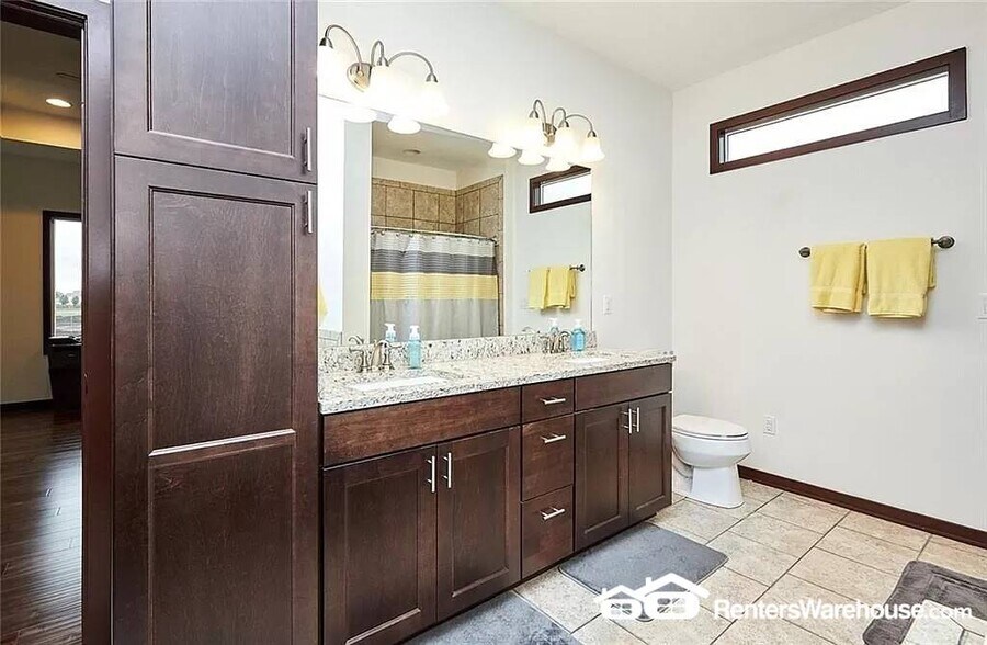 Building Photo - 254 S 91st St