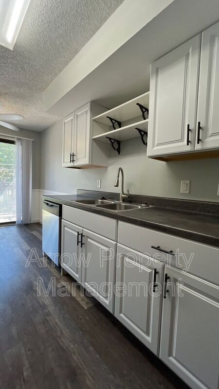 Building Photo - 3405 Holdrege St