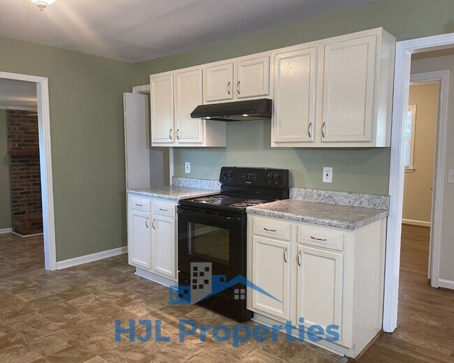 Building Photo - Beautiful Donelson Home!