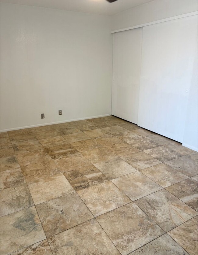 Building Photo - **Excellent 3br/2ba/2garage HOUSE (EXTENSI...
