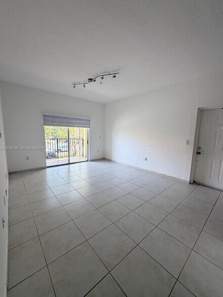 Building Photo - 7220 NW 114th Ave
