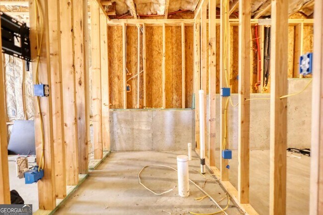 Building Photo - 227 Evergreen Way