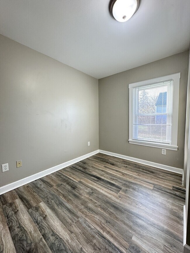 Building Photo - Beautiful updated home