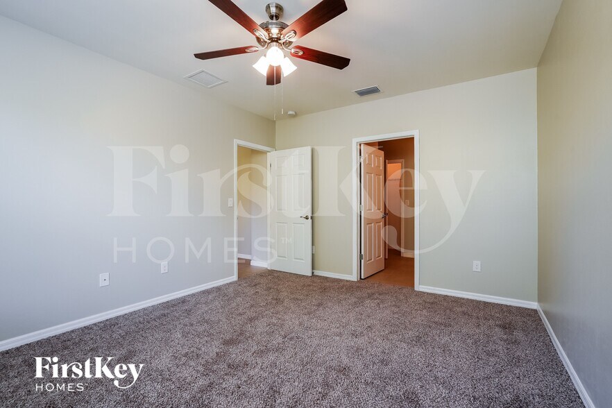 Building Photo - 631 SW 27th Terrace